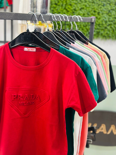 تیشرت طرح برجسته PRADA